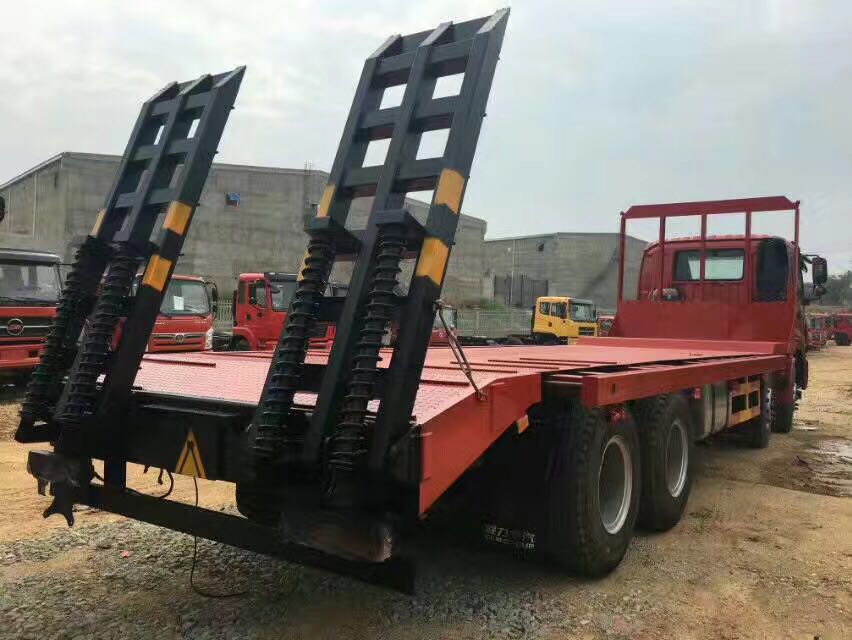 【國(guó)五】歐曼前四后八挖機(jī)平板車