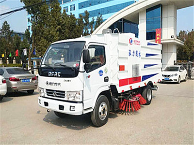 東風(fēng)多利卡D6掃路車(chē)