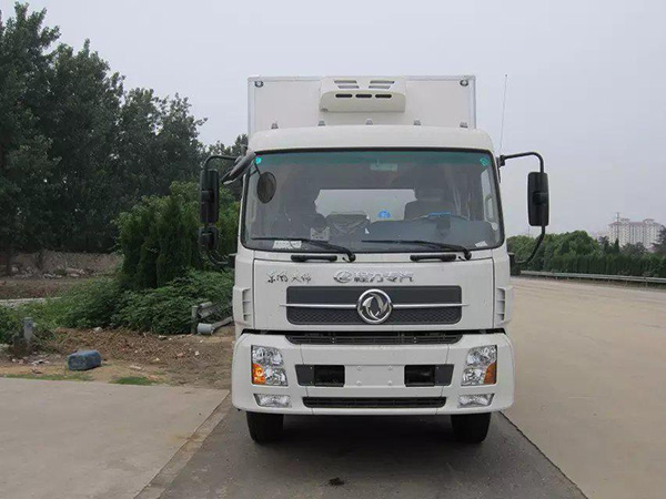 東風(fēng)天錦7.4米冷藏車(chē)
