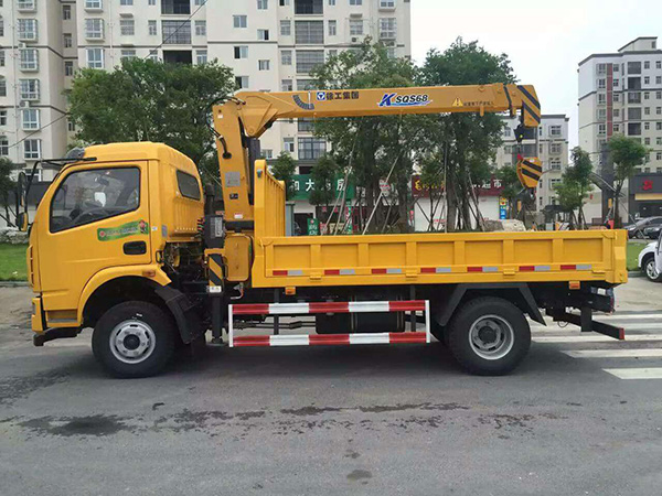 東風(fēng)廂長(zhǎng)3.6米藍(lán)牌隨車吊