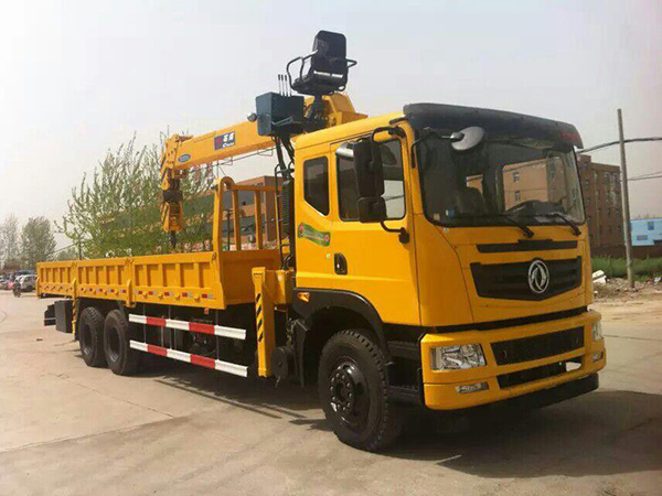 東風(fēng)后雙橋8.5米隨車(chē)吊