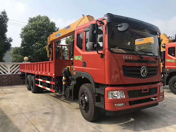 東風(fēng)征夢(mèng)后八輪8.5米隨車吊