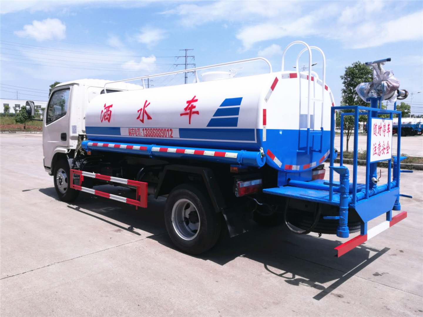 東風(fēng)福瑞卡5噸灑水車(chē)