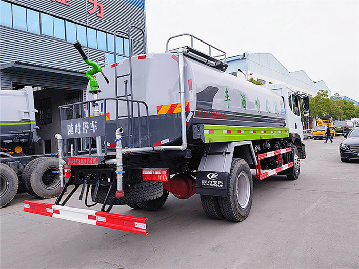 東風(fēng)多利卡D9灑水車(chē)