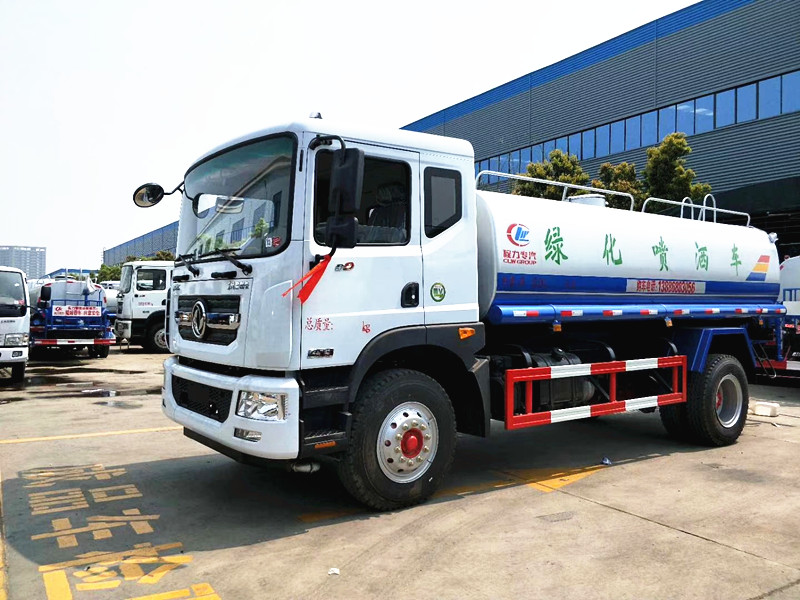 灑水車廠家，宜昌客戶秒提15噸東風(fēng)D9灑水車