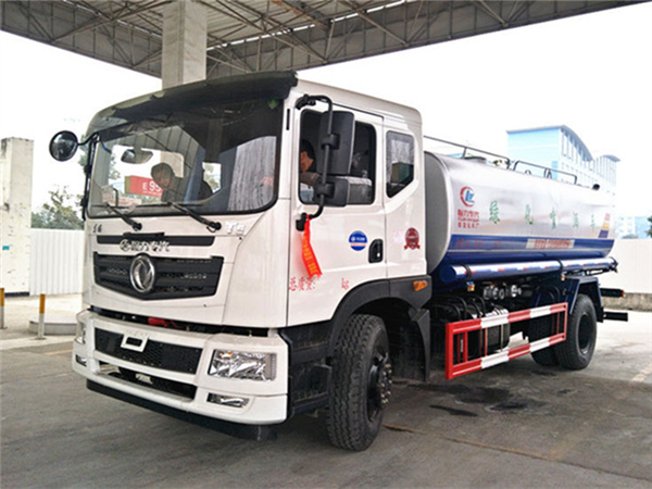 東風(fēng)T5新款灑水車(chē)