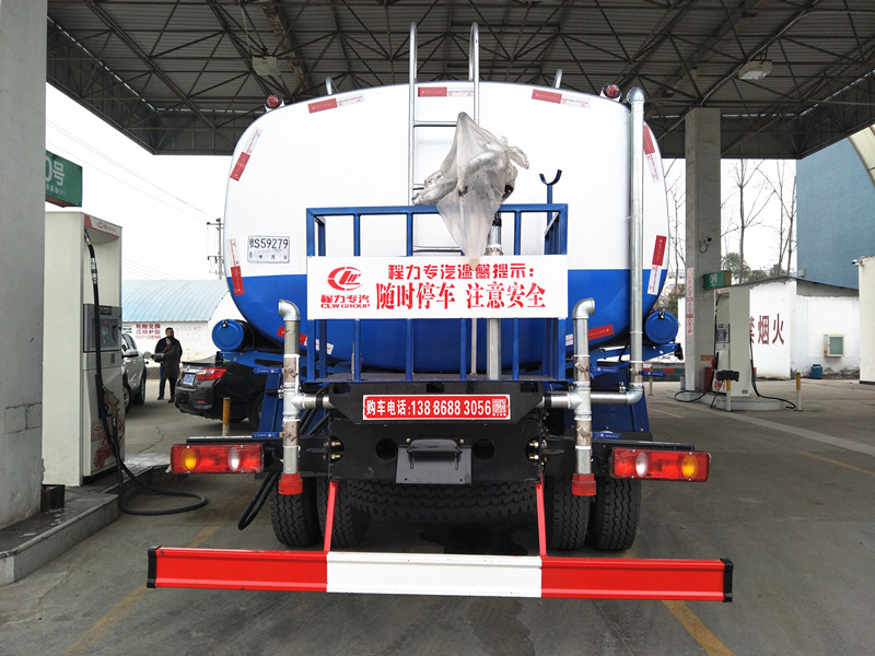 東風(fēng)T5新款灑水車(chē)