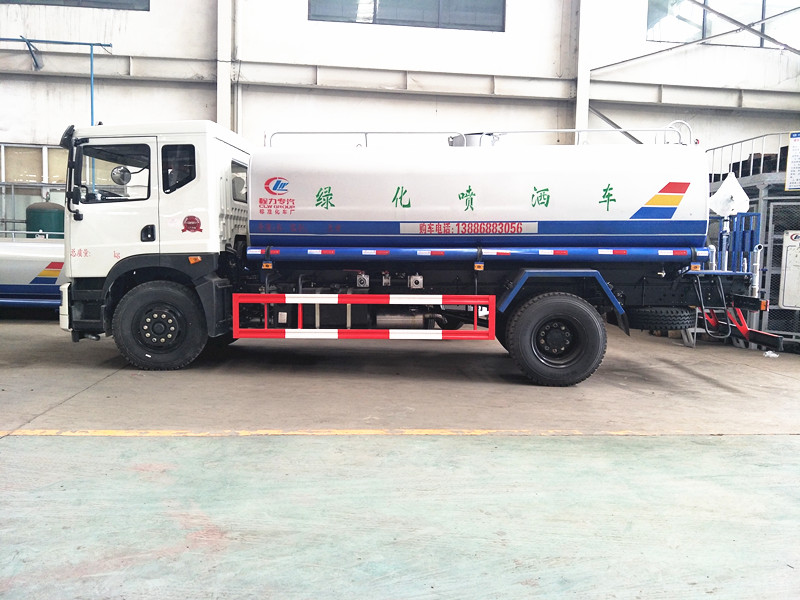 東風(fēng)T5新款灑水車(chē)