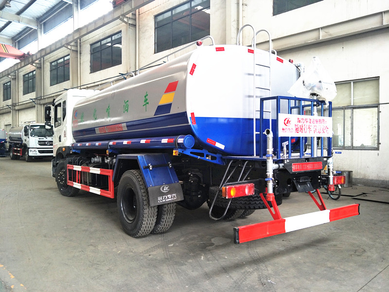 東風(fēng)T5新款灑水車(chē)