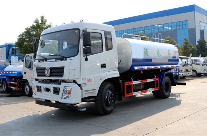 常見(jiàn)東風(fēng)12噸綠化噴灑車廠家灑水車報(bào)價(jià)