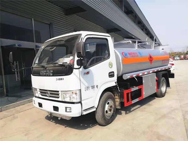 東風(fēng)多利卡D6加油車(chē)配置參數(shù)，5噸加油車(chē)報(bào)價(jià)