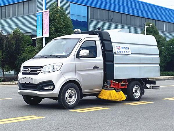 長(zhǎng)安國(guó)六3方掃路車(chē)