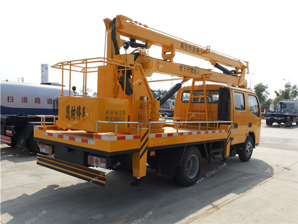 東風多利卡D6高空作業(yè)車