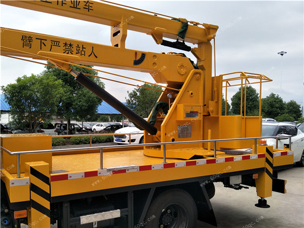 東風多利卡D6高空作業(yè)車