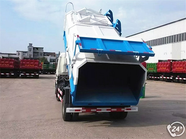 國五東風(fēng)自裝卸式垃圾車