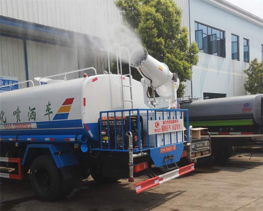霧炮灑水車噴出的水霧如何降溫除塵及疫情霧化消毒？