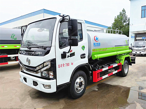 東風(fēng)多利卡5噸灑水車(chē)
