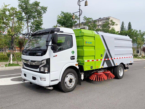 東風(fēng)凱普特8方掃路車(chē)