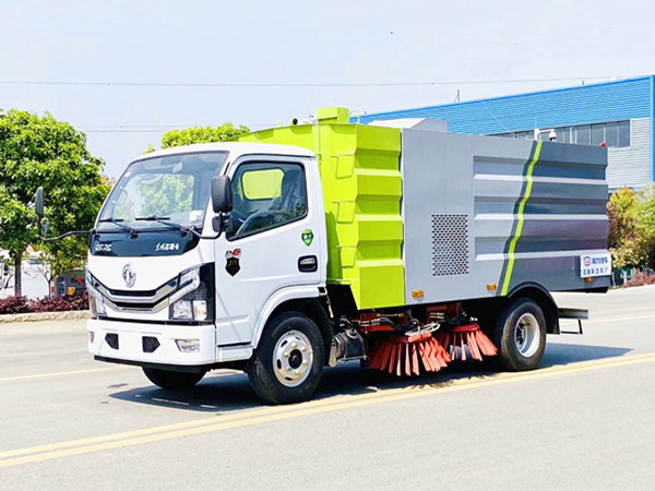 東風(fēng)多利卡6方掃路車(chē)