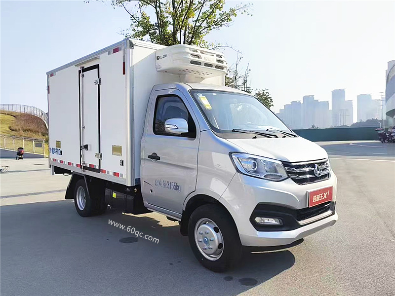 長(zhǎng)安跨越X1后雙輪冷藏車