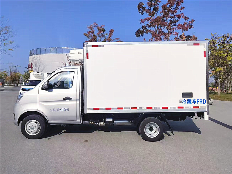 長(zhǎng)安跨越X1后雙輪冷藏車